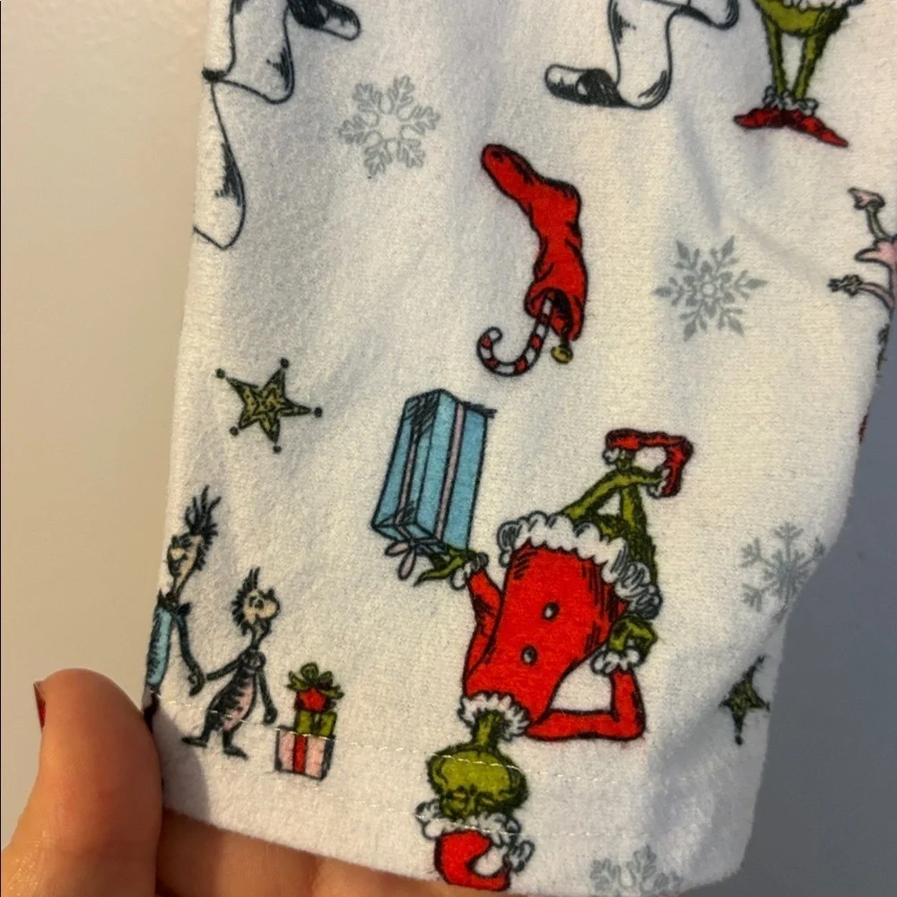 The Grinch Pajama Button Up Top size S (6/7)
